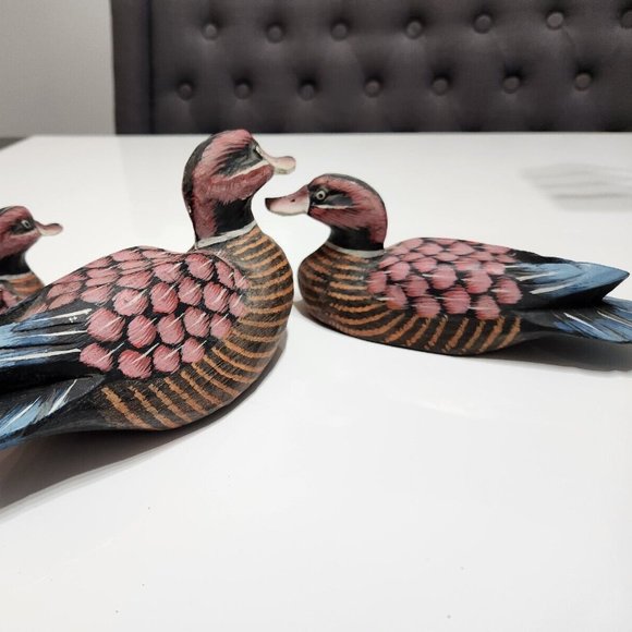 Hand Carved Wooden Ducks 3 Pieces Hand Painted With Great Detail - Picture 4 of 5